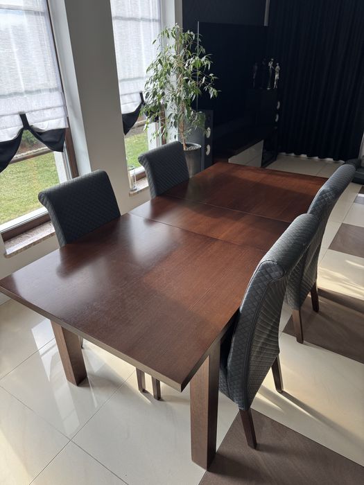 Stół drewniany, solidny, rozkladany