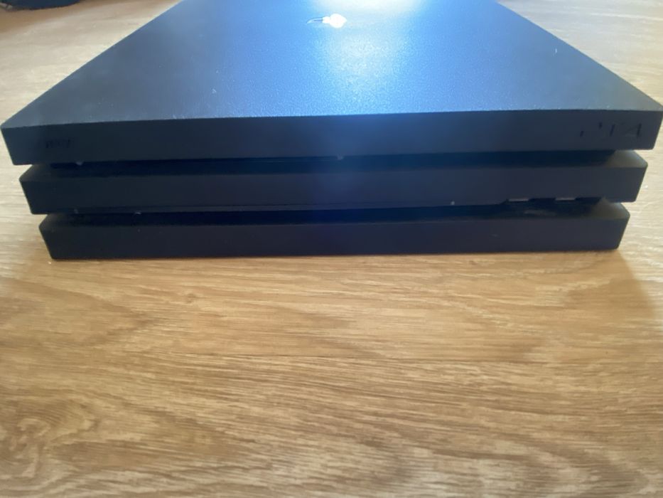 PS4 + 2 Comandos e  9 jogos