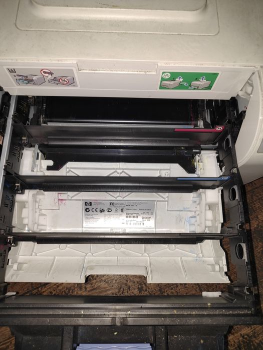 Продам на запчатини  hp cp1215