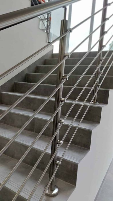 Barierki balustrady poręcze