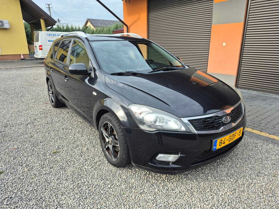 KIA CEED SW 1.4 B 2011 r 1,4 b opłacony zadbany klima