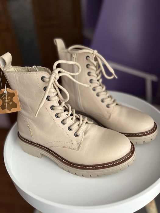 Шкіряні черевики,чоботи