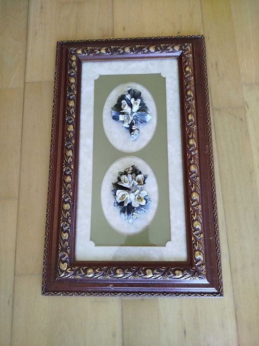 Quadro Antigo com flores em relevo, lindo