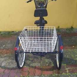 Triciclo de adulto preto