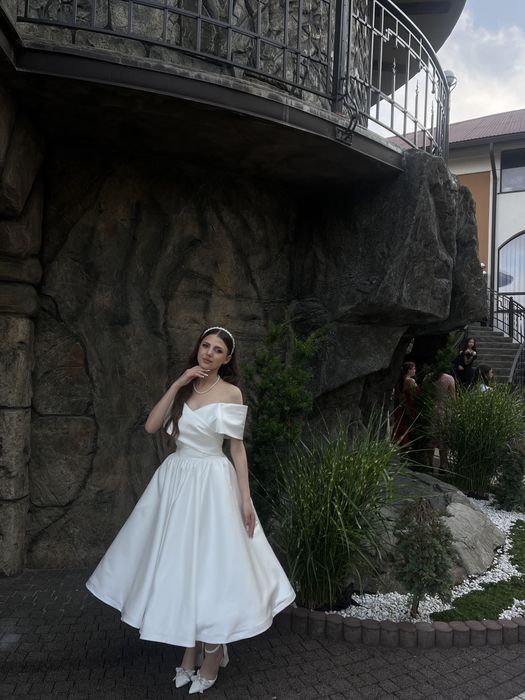 Випускна сукня білий атлас