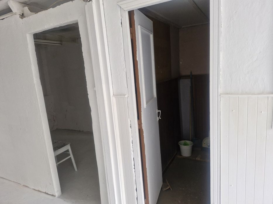 Armazém com 250 m2  à Avenida da Boavista.