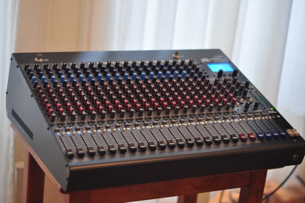 mesa de som Peavey 24 FX em excelente estado, como nova