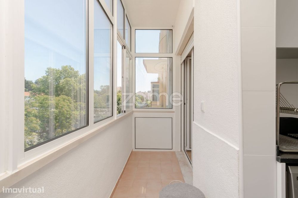 Apartamento T2 Totalmente Remodelado Junto Hospital da Cruz Vermelha