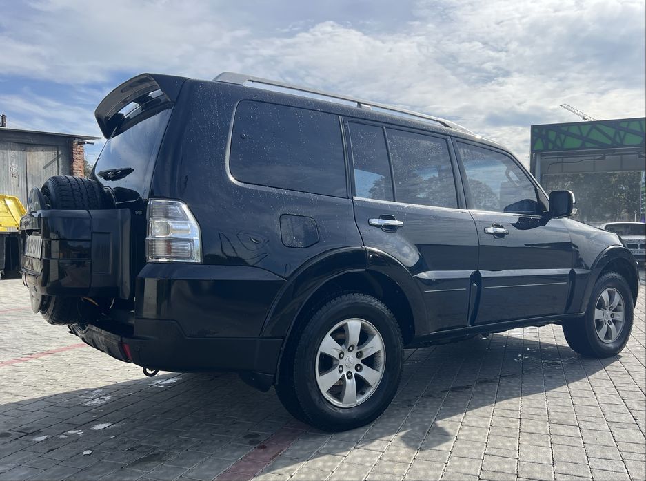 Mitsubishi Pajero Wagon 4