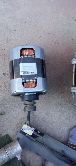 Електромотори Siemens та деталі до крісла Sirona !