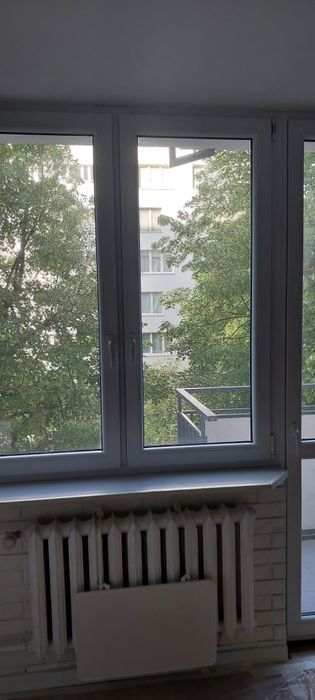 Okna białe plastikowe