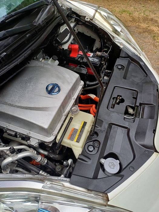 Продам Nissan Leaf