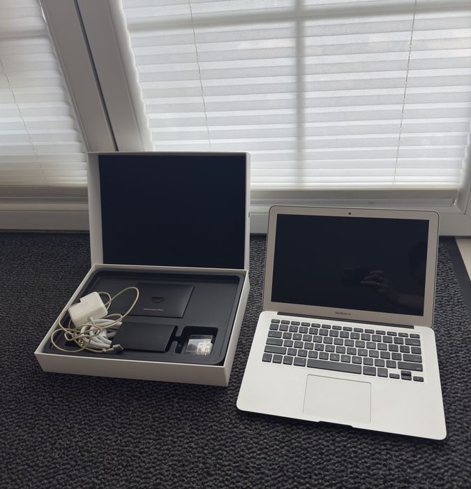 MacBook Air 13, 8GB, Intel Core i5, stan bdb,zadbany