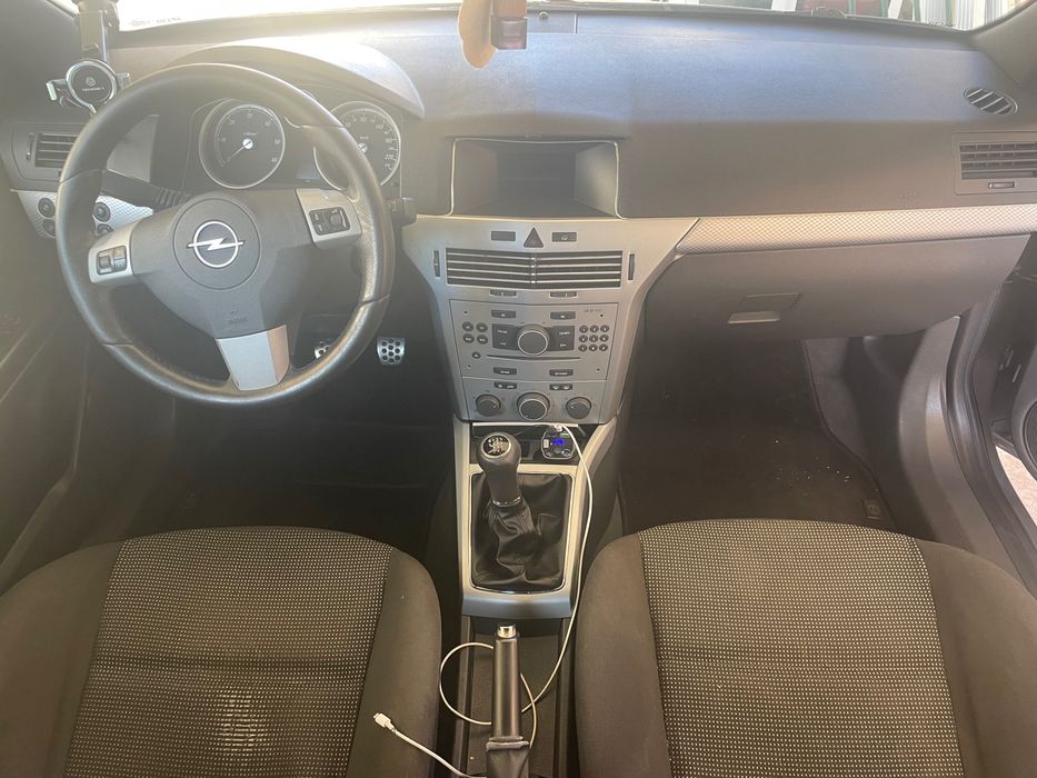 Carro opel Astra H — photo 3