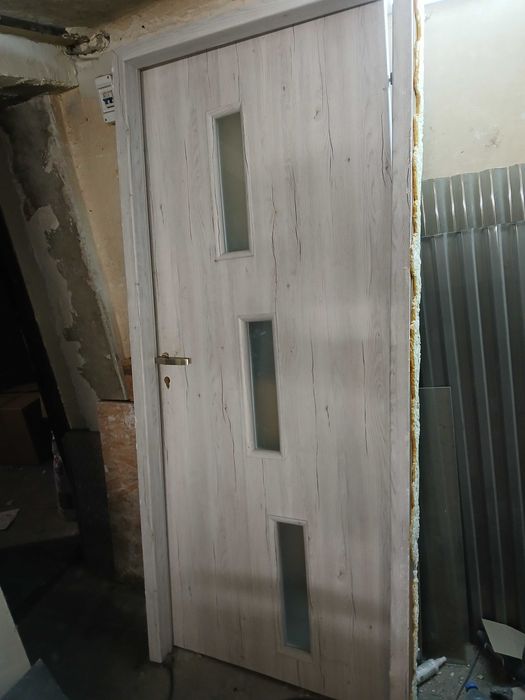 Drzwi 80 prawe z futryną