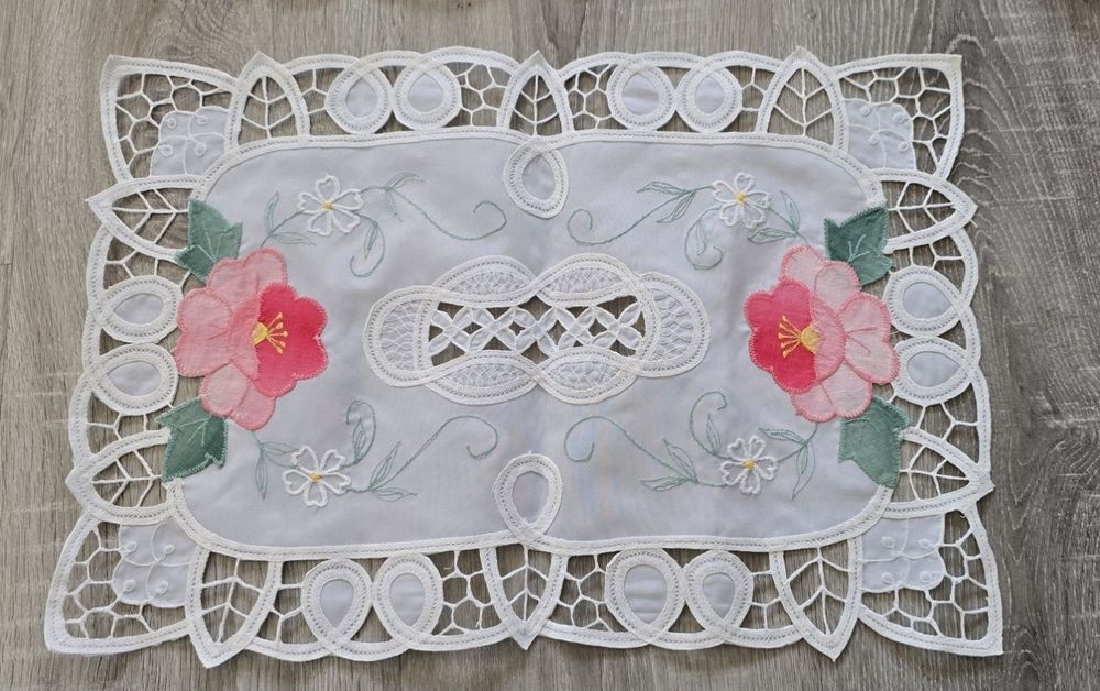 Serwetki haftowane - komplet