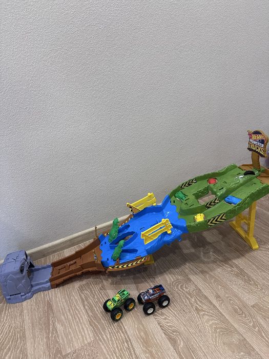 Трек Hot wheels Monster Trucks