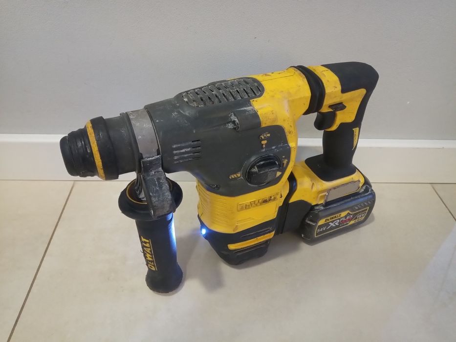 Młotowiertarka Dewalt DCH 333 flexvolt Aku 6ah