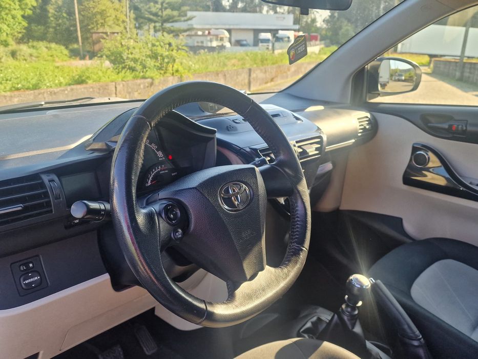 Toyota IQ 1.0 Vvti  4 Lugares Ultima Geração 2014  Poucos Km