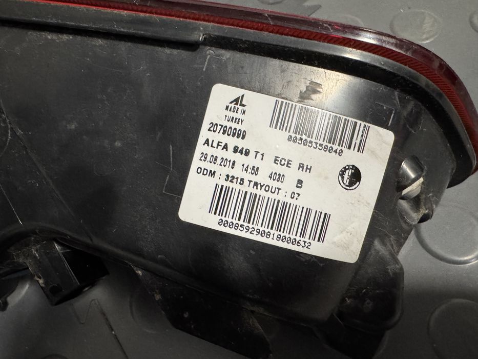 Alfa Romeo Stelvio lampa prawa tył w błotnik