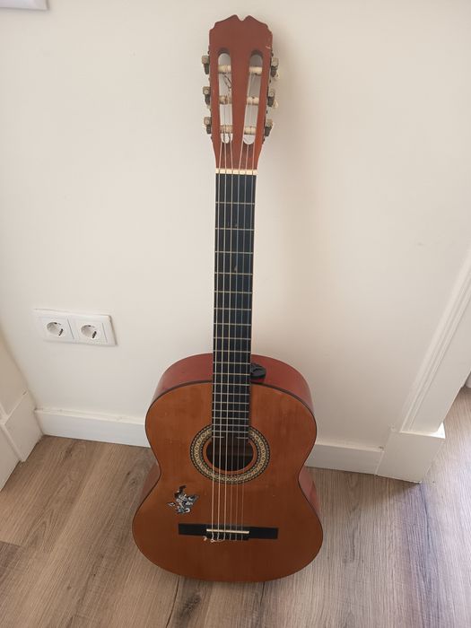 Guitarra  acústica marca Sonora
