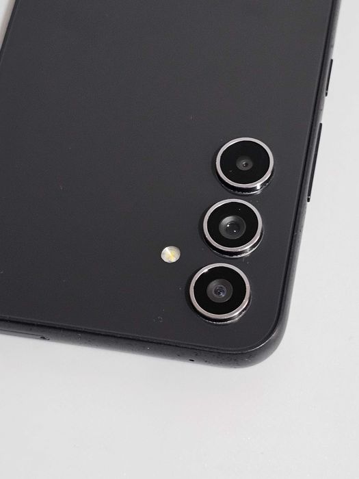 Samsung A54 5g.  Muito bom.