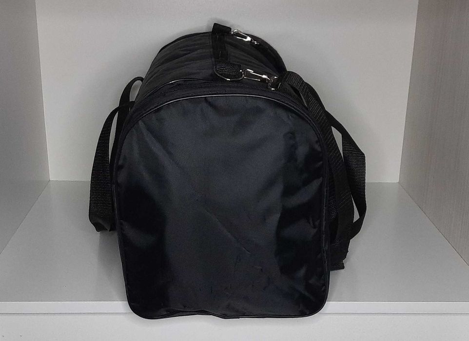 Сумка спортивная чёрная вместительная новая.