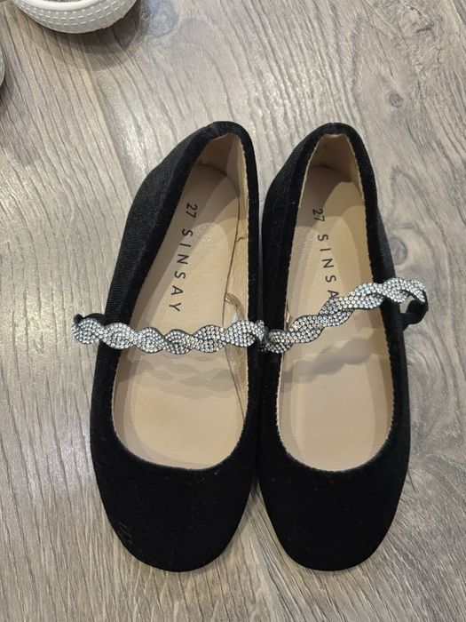 Кросівки/кеди/туфлі/чобітки на дівчинку 26-28 розмір.