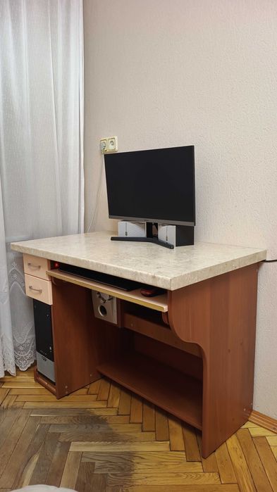 Повний комплект ПК + монітор + стіл + акустика + миша і клавіатура