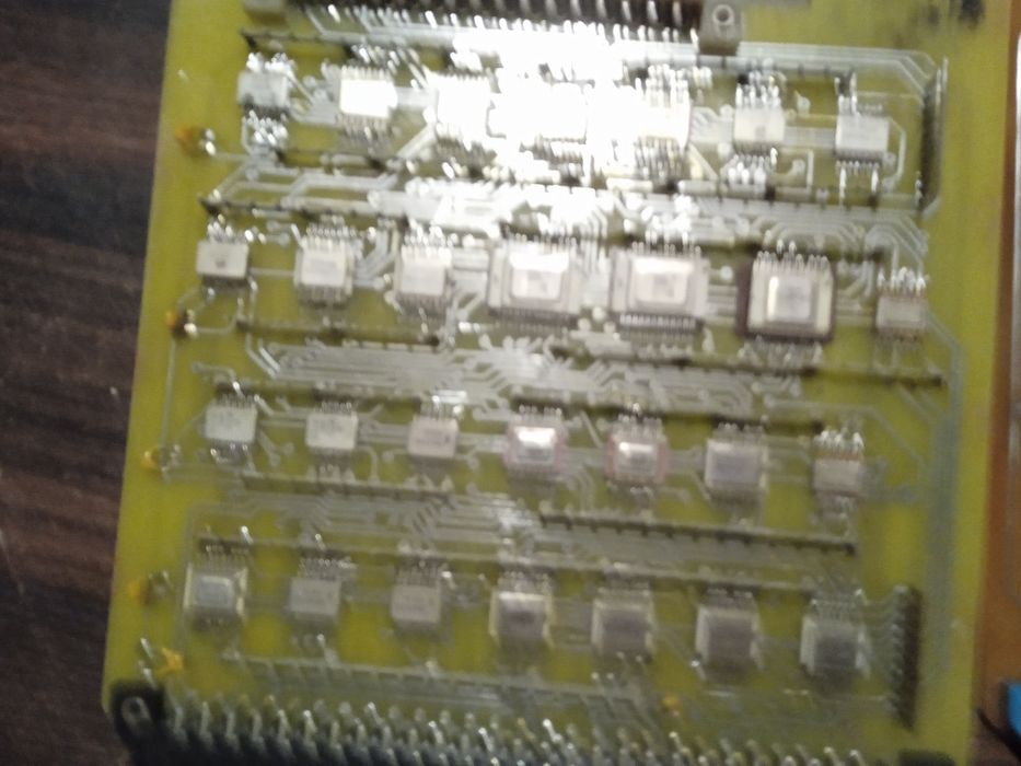 Запчастини до техніки плати.