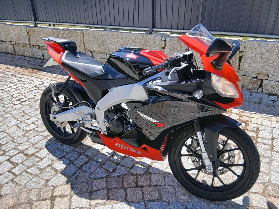 Aprilia RS4 125 (2011) – Edição Réplica MotoGP / Alitalia Racing Team