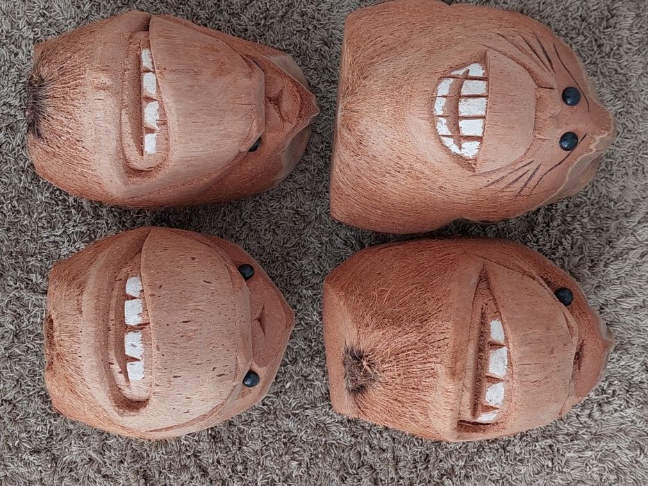 4 małpy wykonane z kokosa