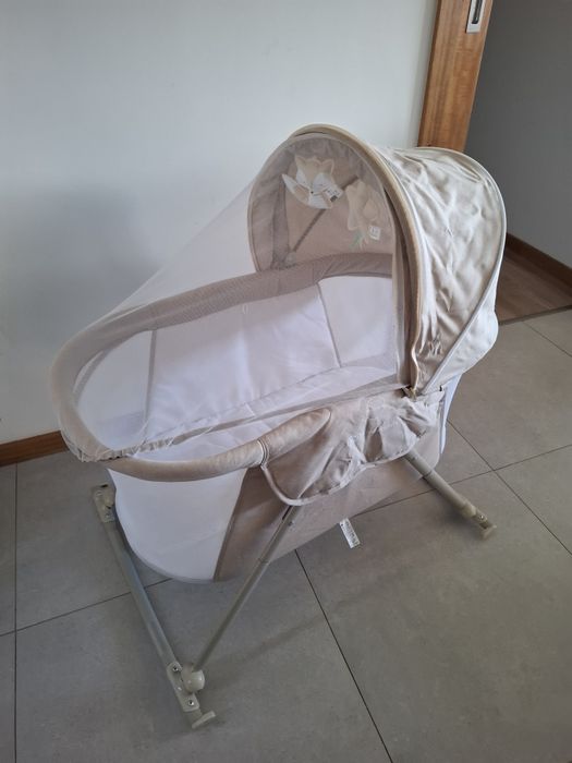 Mini berço portátil