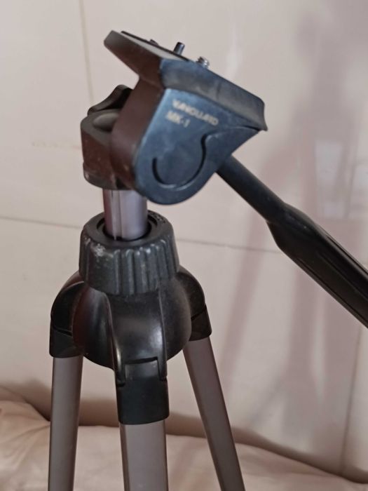 2 Tripés para Máquinas Fotográficas