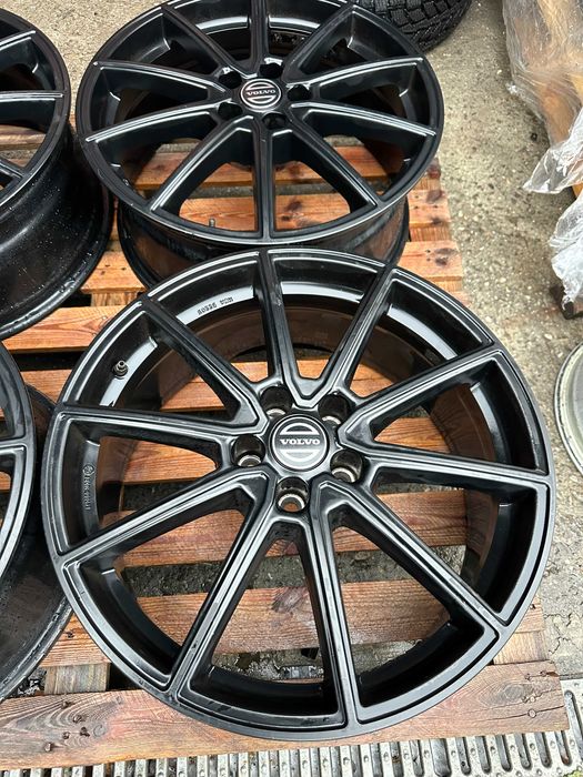 5x108 8j x 19" et42 Volvo Ford komplet alufelgi