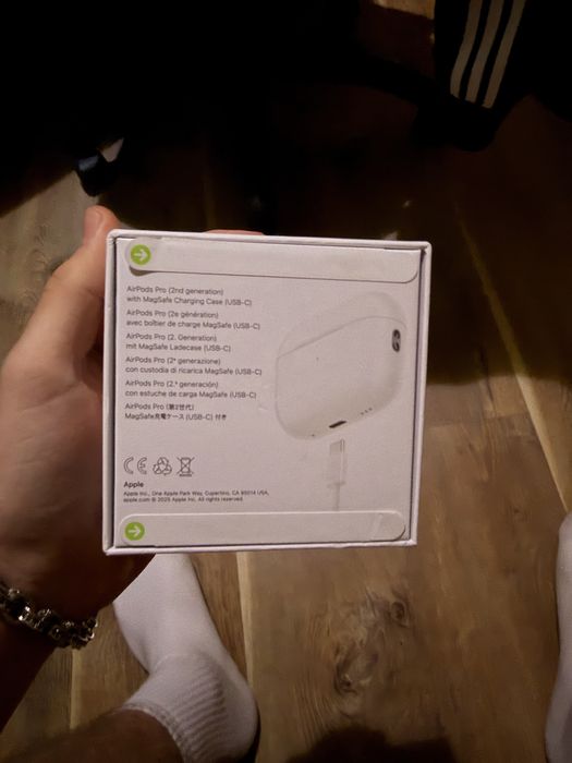 AirPods Pro (2nd generation) with MagSafe Charging Case (USB-C)