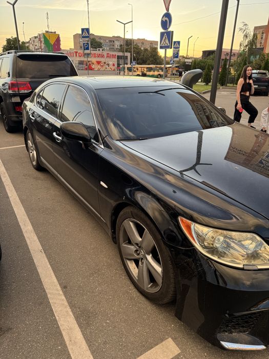 Продаю Lexus LS 460