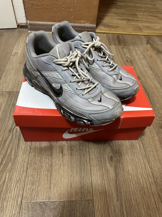 Nike initiator grey