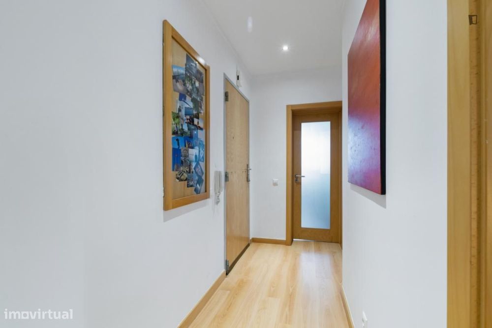 Quarto - localizado em São Sebastião Lisbon