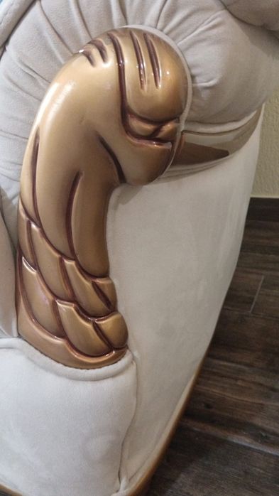 Sofá Semi Novo, Tons de Bege