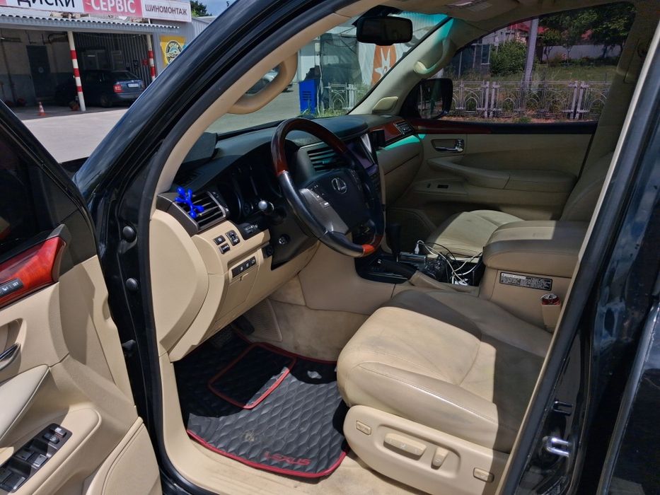 Lexus LX570 в гарному стані Торг є
