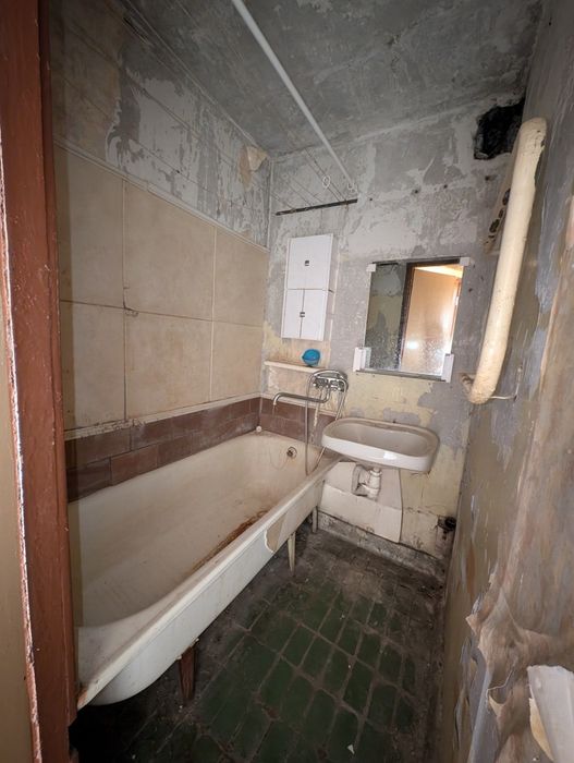 Продам 1  кімнатну квартиру  Індустріальна.Сонячний