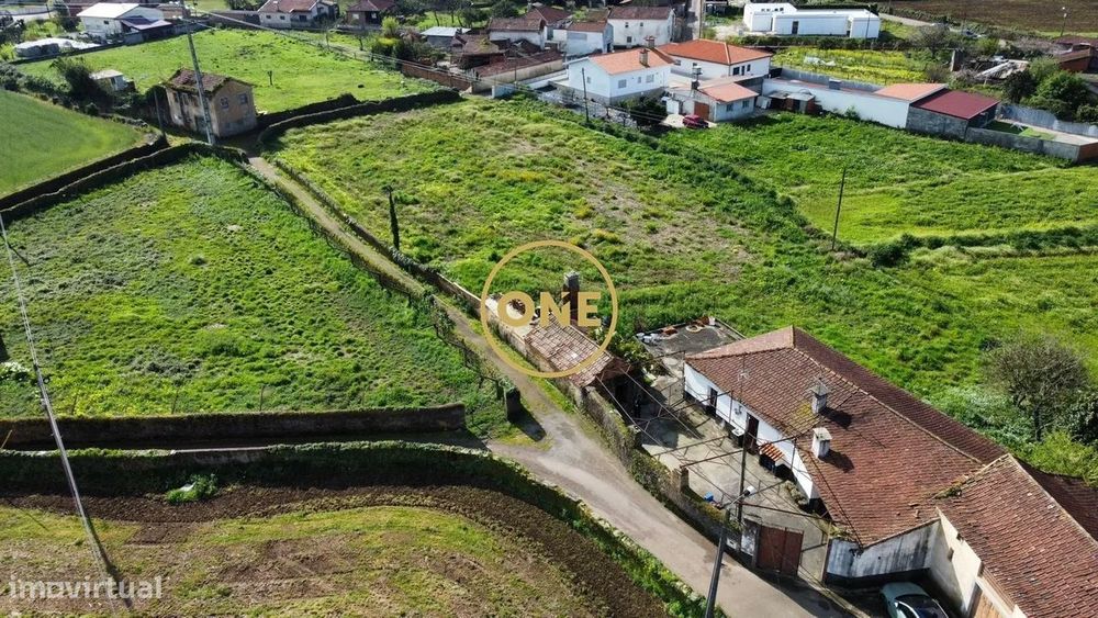 Moradia T3 em Oliveira de Azeméis para restauro