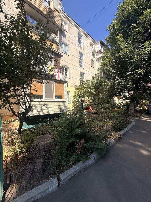 Продам 2 комнатную квартиру в спальном районе