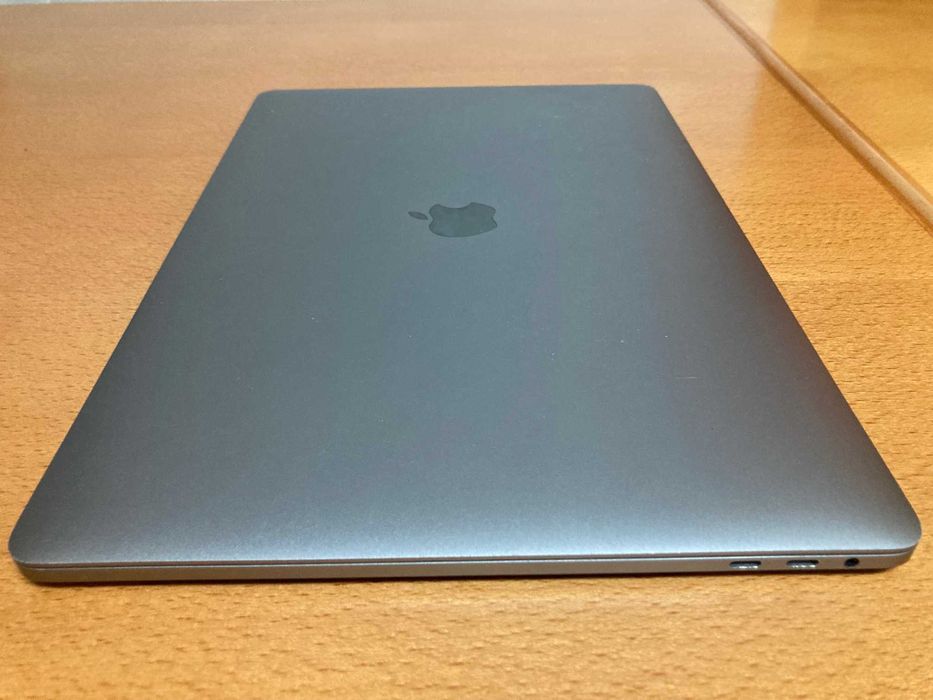 MacBook Pro Retina 15” 2017 - A1707 - i7 / 16 gb / 256 SSD