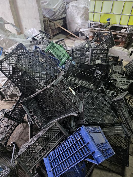 Продам лом пластикових ящиків
