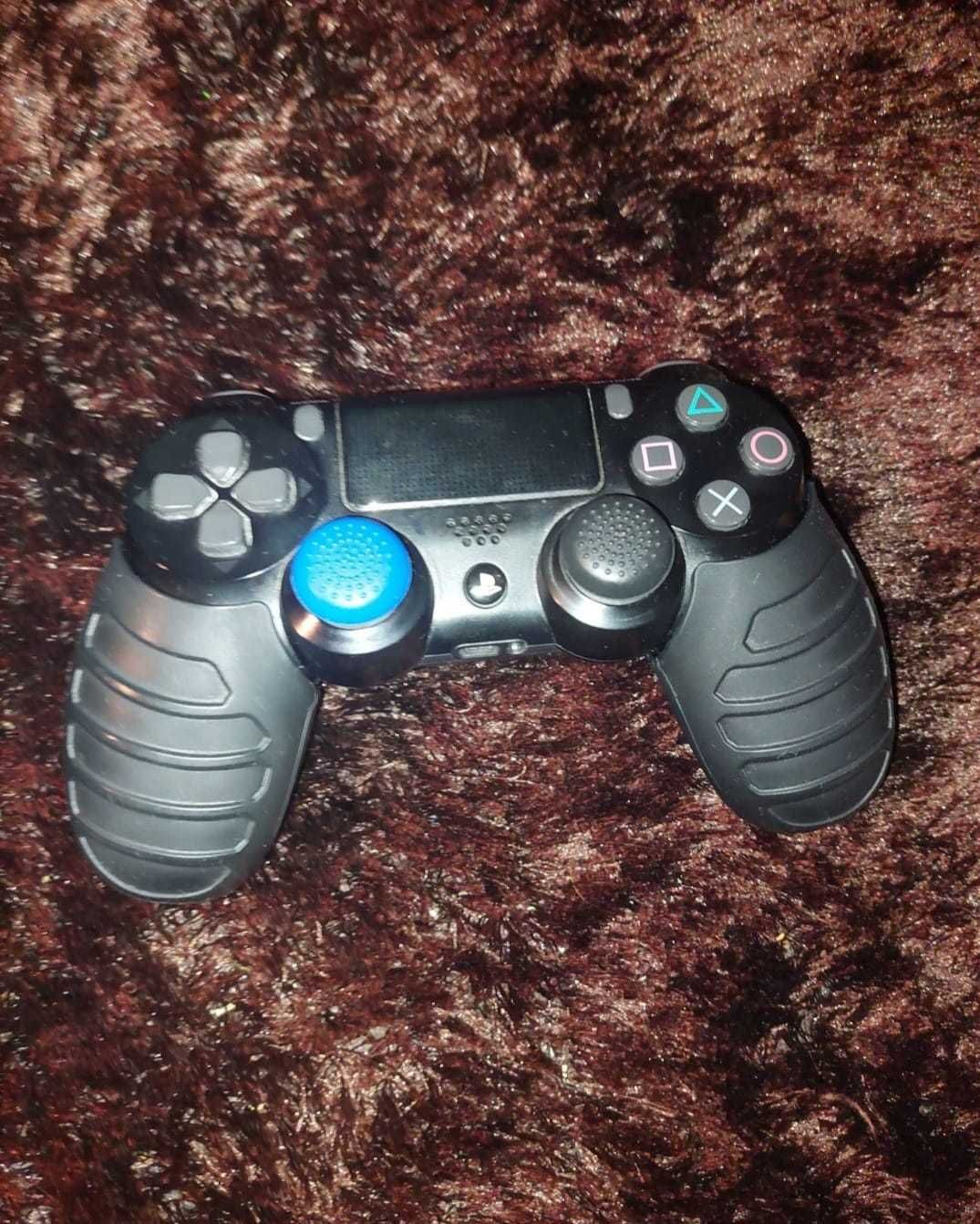 PS4 de 1Tb, 2 comandos e 5 jogos Paredes • OLX Portugal