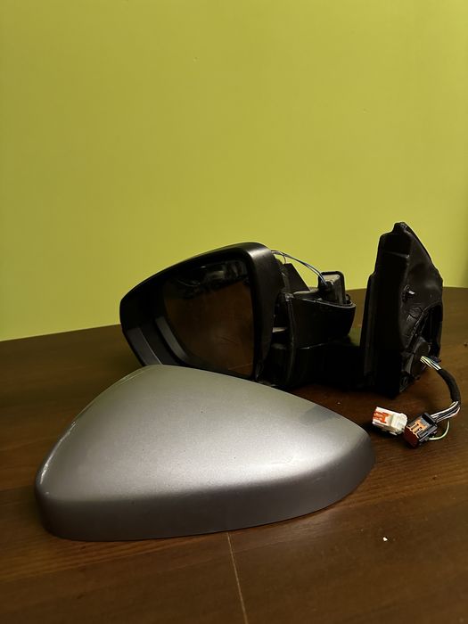 Зеркало ліве на пежо 3008 17 рік peugeot