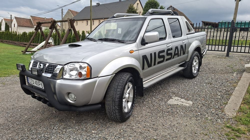 Avto Nissan navara 2,5 4x4 diesel  для зсу України