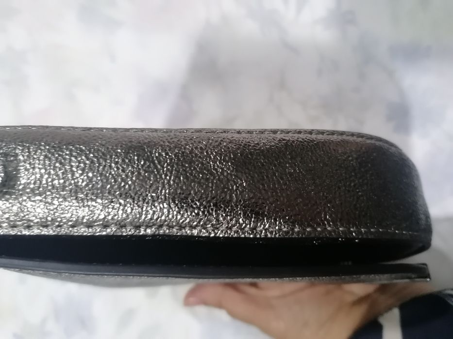 Carteirinha prateada.